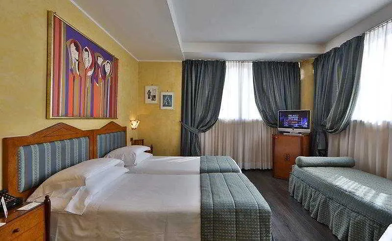 ****  Hotel Mondial Рим Италия